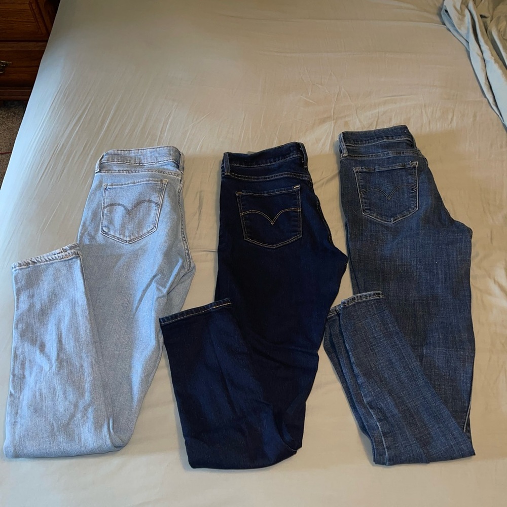 3 pairs of Levi’s skinny jeans